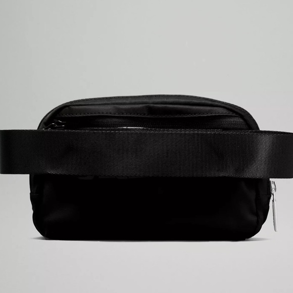 Lululemon Everywhere Belt Bag Black NWT - Picture 2 of 7